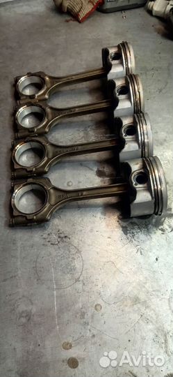 Поршни с шатунами двигателя Honda R18A2, R18a