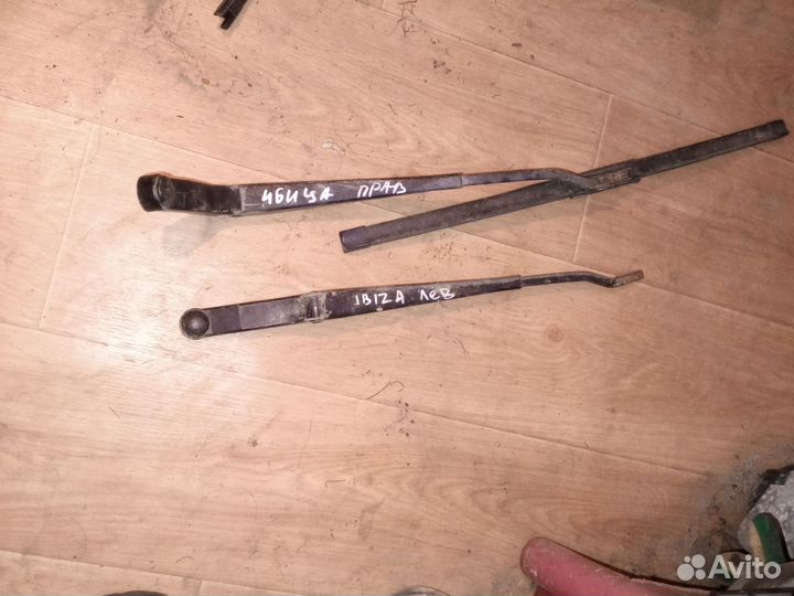 Поводок стеклоочистителя сеат Ибица 91г