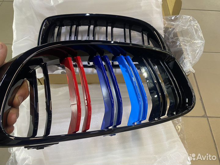 Решетка радиатора BNW F32, триколор