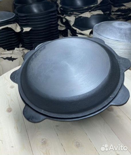 Казан с чугунной крышкой