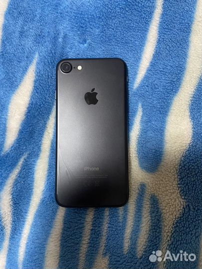 Телефон iPhone 7