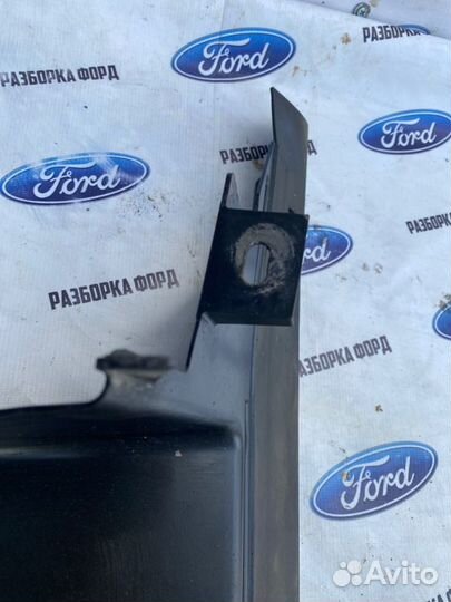 Дефлектор радиатора передний правый Ford Focus 2