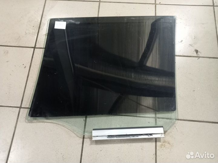 Стекло задней правой двери Опель Зафира А