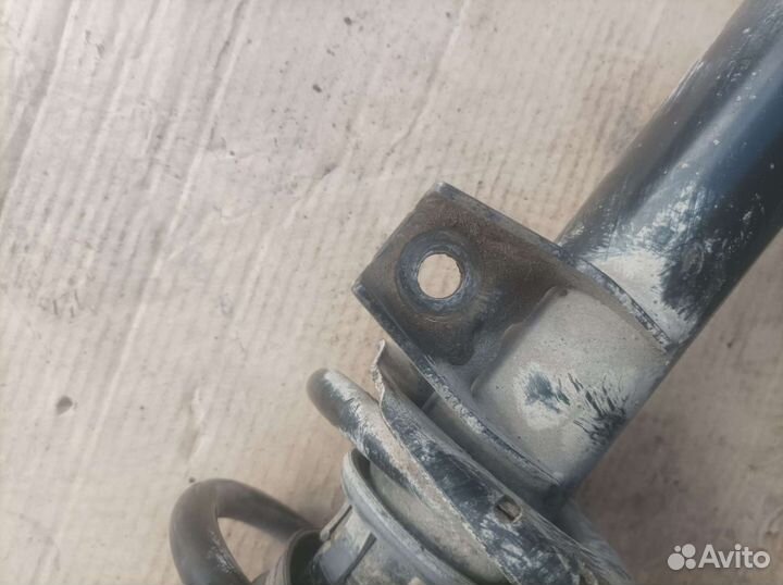 Амортизатор правый передний VW Passat alltreck b7