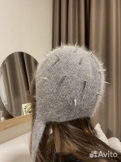 Чепчик из ангоры с шипами серый