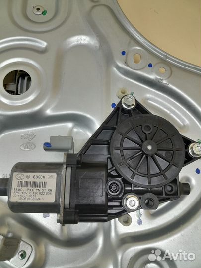 Стеклоподъемник электр. задний правый Kia Venga YN