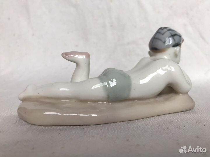 Мальчик на пляже лфз Мальчик с камушком Оригинал