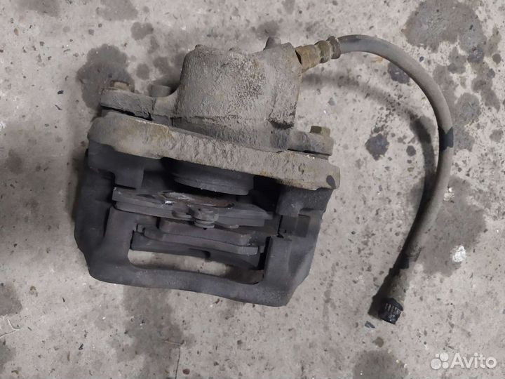 Суппорт тормозной правый renault sandero 1