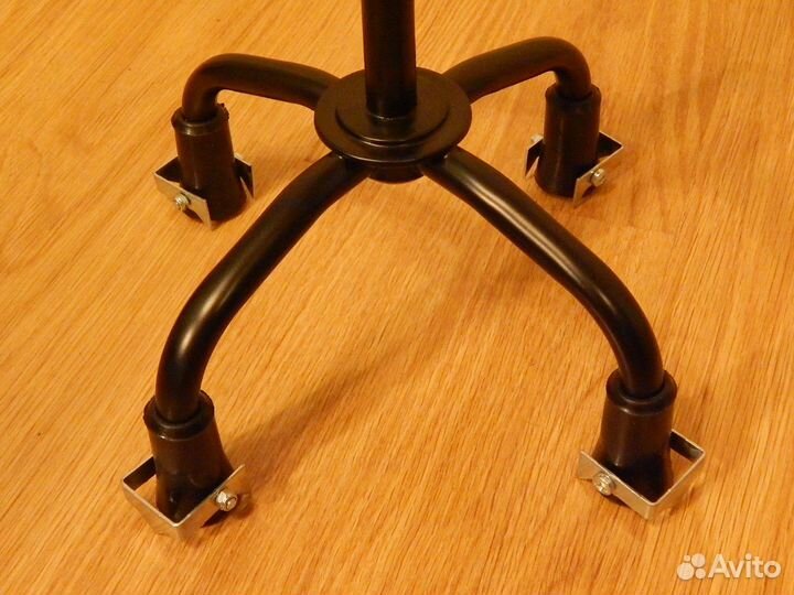 Новая. Трость 4х опорная для пожилых и инвалидов