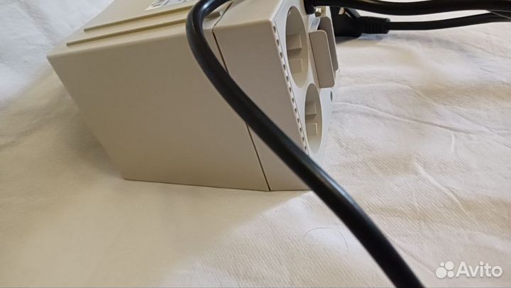 Стабилизатор напряжения