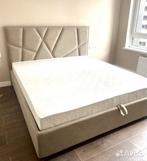 Кровать двухспальная с подьемным механизмом