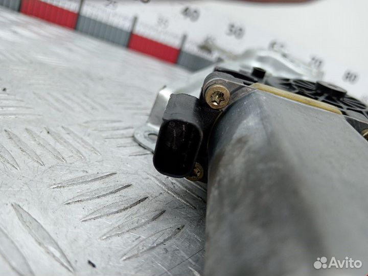 Стеклоподъемник передний правый BMW 3 E36 рест