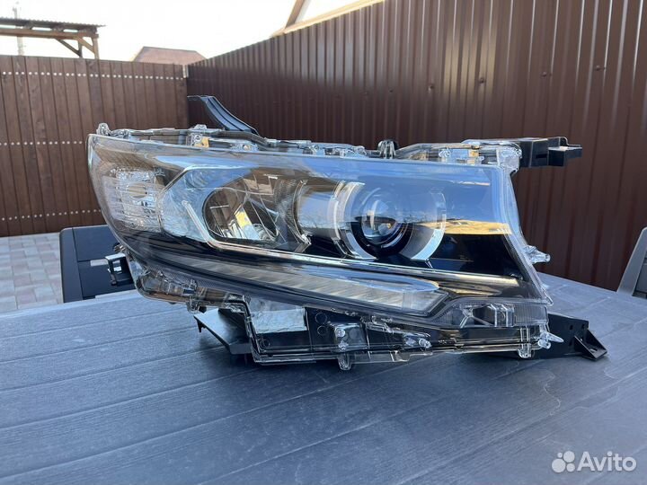 Фара Toyota Prado 150 (правая)