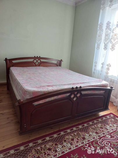 Спальный гарнитур из массива дерева бу