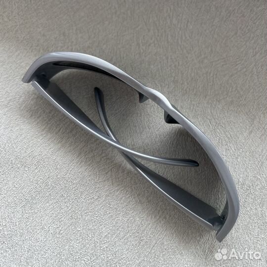 Очки серебристые солнцезащитные