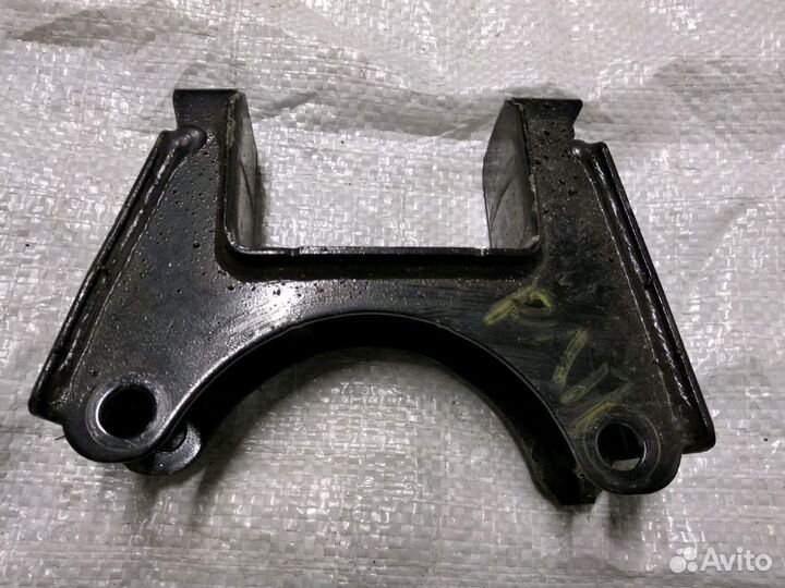 Кронштейн МКПП Skoda Rapid