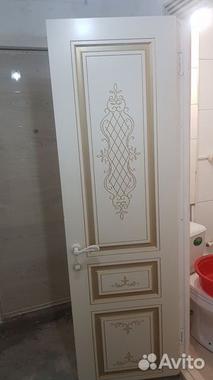 Двери с ручками в хорошем состоянии