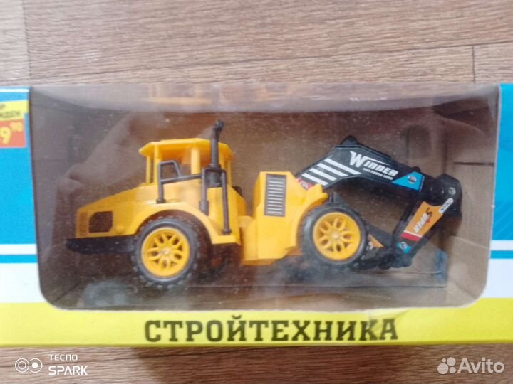 Игрушка трактор