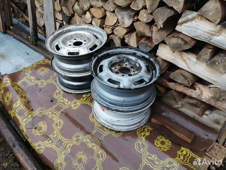 Продам диски 13 радиус 4шт и одно колесо в сборе