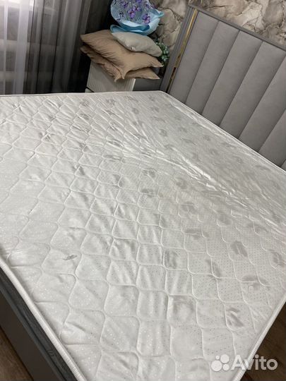 Матрас 180 200 бу
