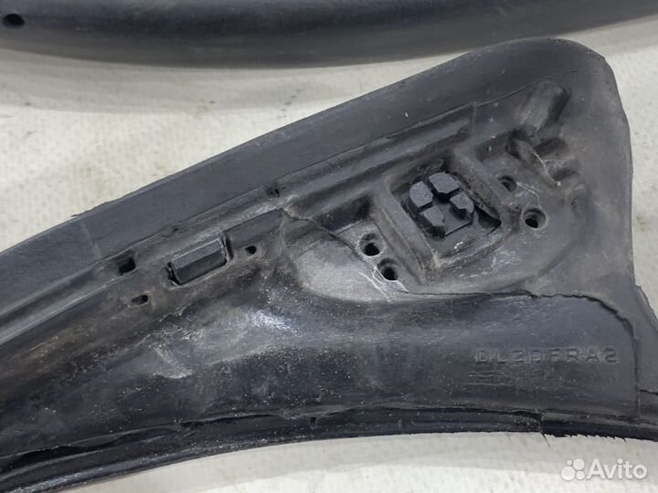 Уплотнитель двери передний правый KIA K5 DL3