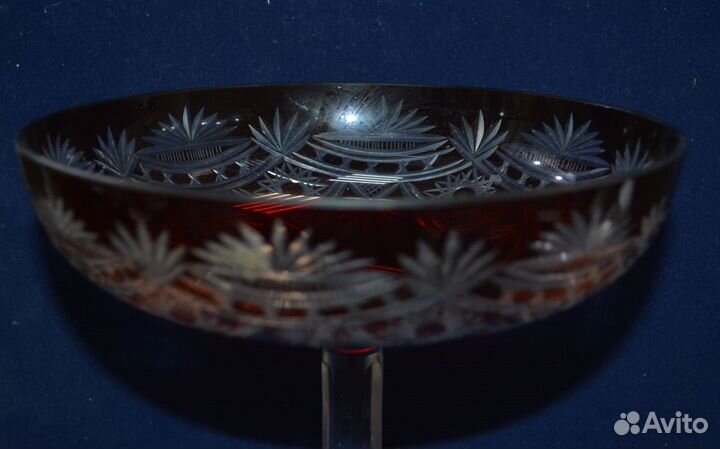 Стеклянная ваза- фруктовница (рубиновое стекло )