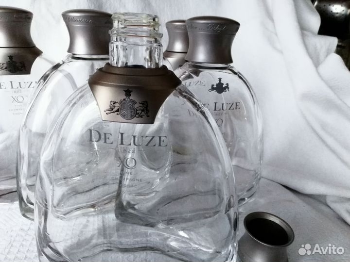 Пустые бутылки из под алкоголя