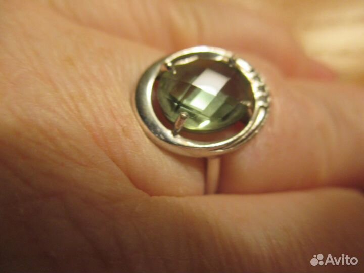 Серебряное кольцо кварц + фианиты, р.20