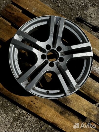 Один оригинальный диск mercedes