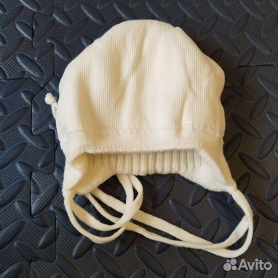 Шапка детская демисезонная и носочки