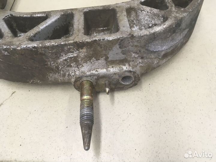 Кронштейн кпп Rezzo 2005-2010