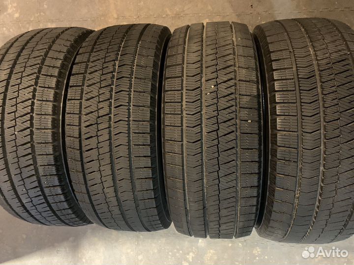 Bridgestone Blizzak Ice 215/55 R16 93S