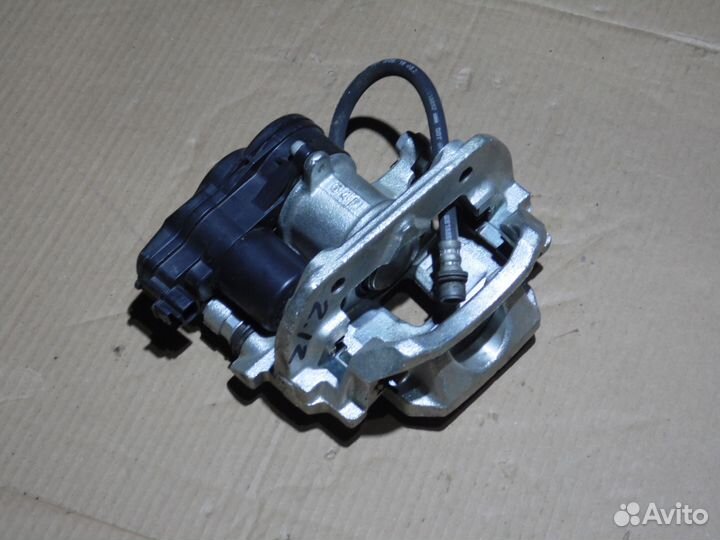 Суппорт задний правый Лексус NX RX