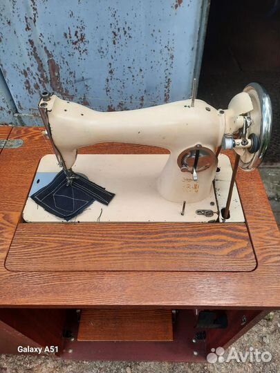 Швейная машина Тикка