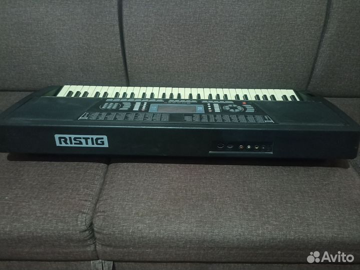 Продам синтезатор