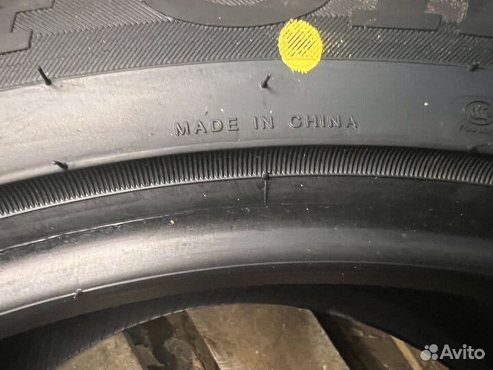 Kinforest KF550-UHP 275/45 R21 111Y