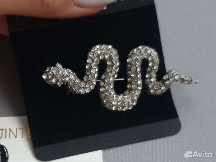 Брошь с животным