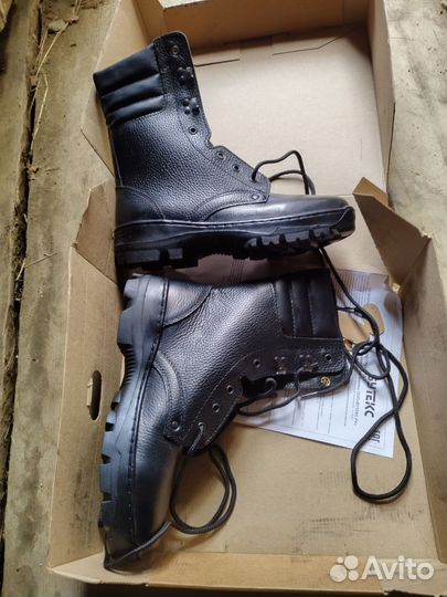 Ботинки с высоким берцы