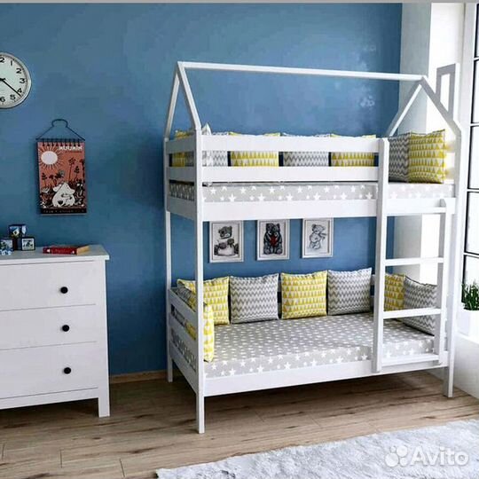 Двухъярусная кровать домик