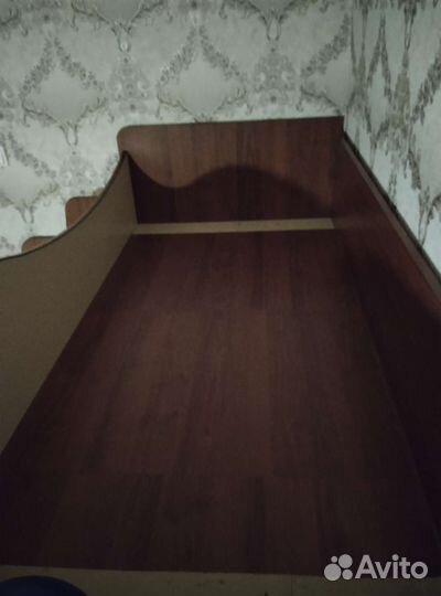 Двухярусная карават в очень хорошем состоянии