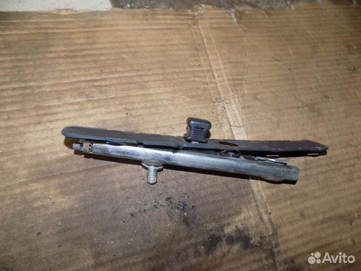 Механизм регулировки ремня безопасности Logan 2005