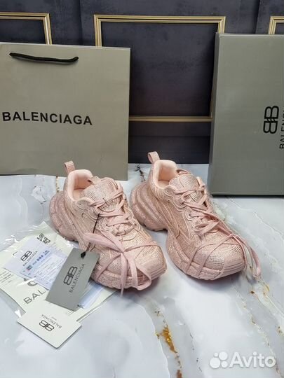 Кроссовки Balenciaga со стразами 