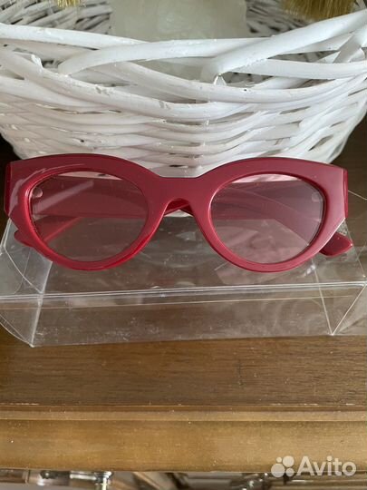 Солнцезащитные очки разные