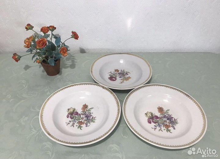 Тарелки, чайник