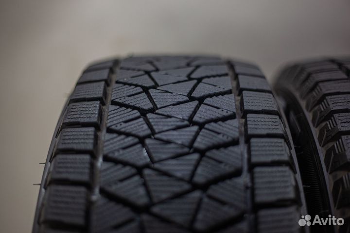 Bridgestone Blizzak DM-V2 215/65 R16 98S