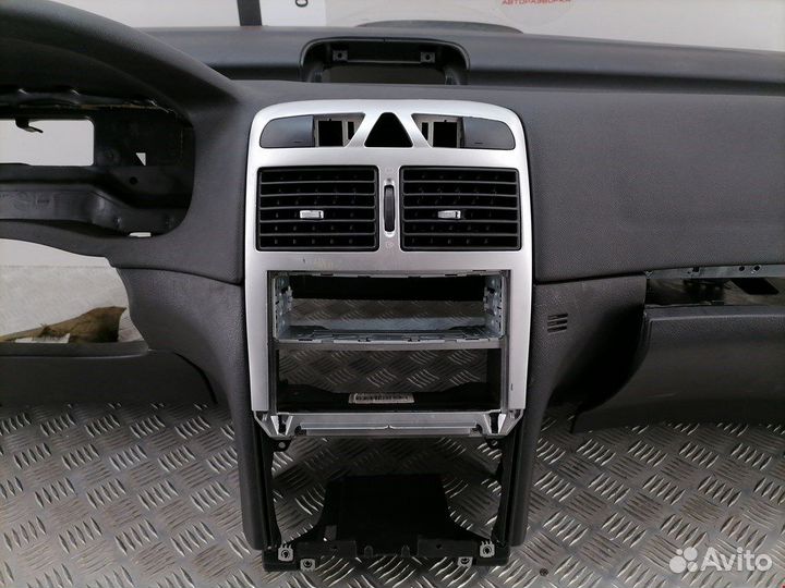 Торпедо (панель передняя) для Peugeot-Citroen 307