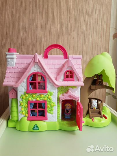 Кукольный домик с мебелью и фигурками