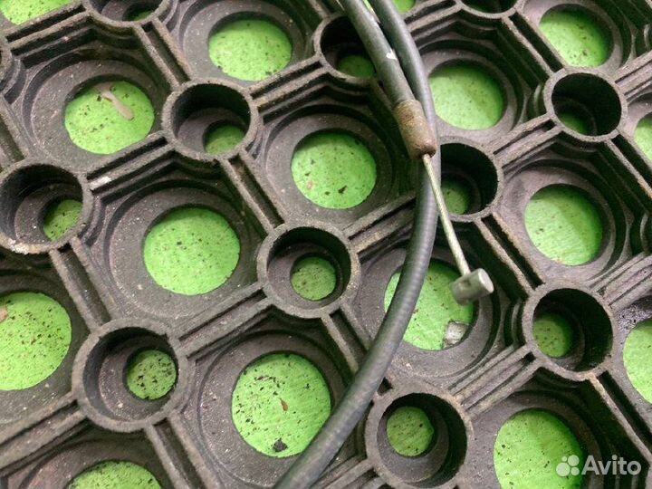 Тросик вещевого ящика mercedes-benz actros MP II