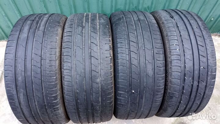 Royal Black Royal Performance 215/45 R17