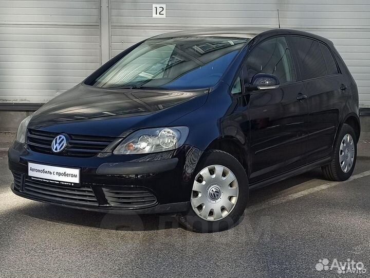 Суппорт передний правый VW golf plus 1.6л 2009г